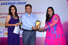 Manorama Infosolutions CEO Mrs Ashvini  Receiving Innovation Award