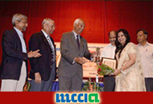 Manorama Infosolutions CEO Ashvini Danigond receivIing MCCIA Innovation and Entrepreneurship Awards 2013